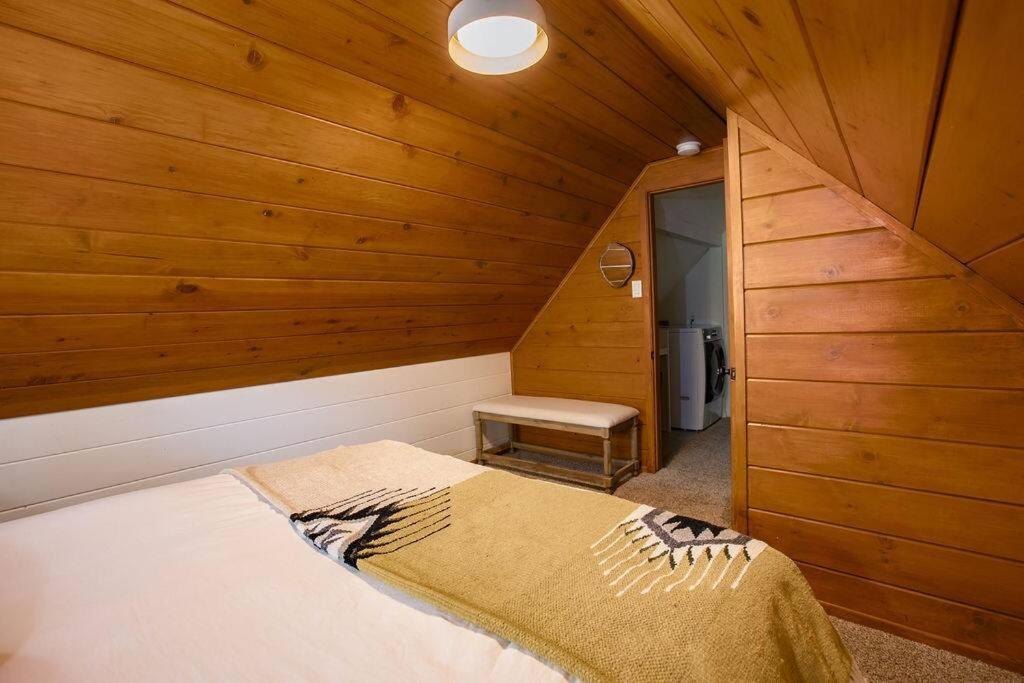 Cozy Cabin I King Bed I Fireplace I Hot Tub I Fenced Yard I Bbq Big Bear City Bagian luar foto