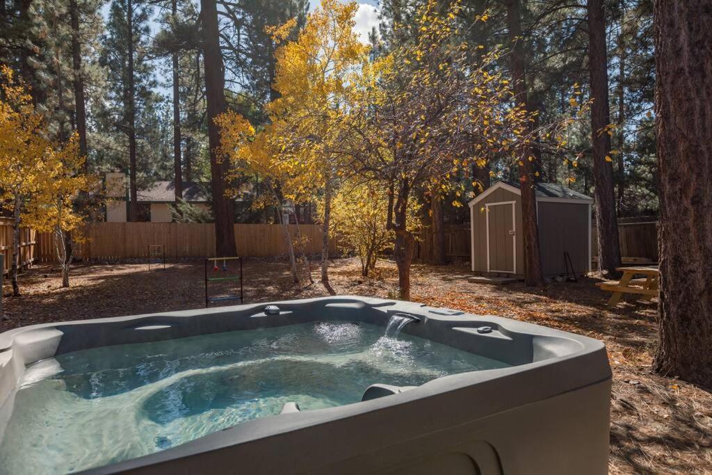 Cozy Cabin I King Bed I Fireplace I Hot Tub I Fenced Yard I Bbq Big Bear City Bagian luar foto